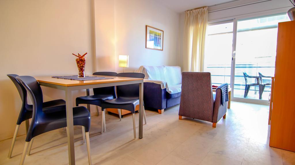 Apartamentos S'Abanell Central Park Blanes Oda fotoğraf