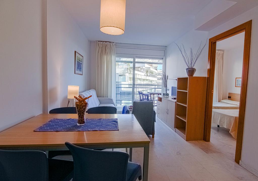 Apartamentos S'Abanell Central Park Blanes Oda fotoğraf