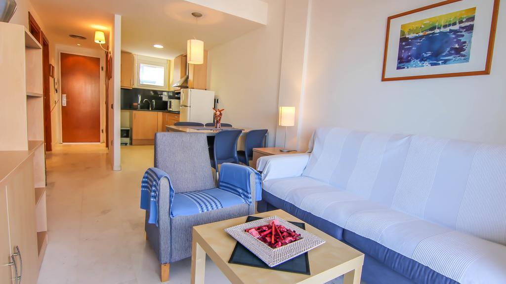 Apartamentos S'Abanell Central Park Blanes Oda fotoğraf