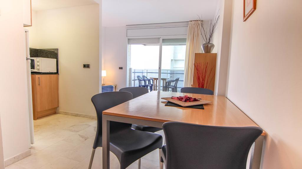 Apartamentos S'Abanell Central Park Blanes Oda fotoğraf