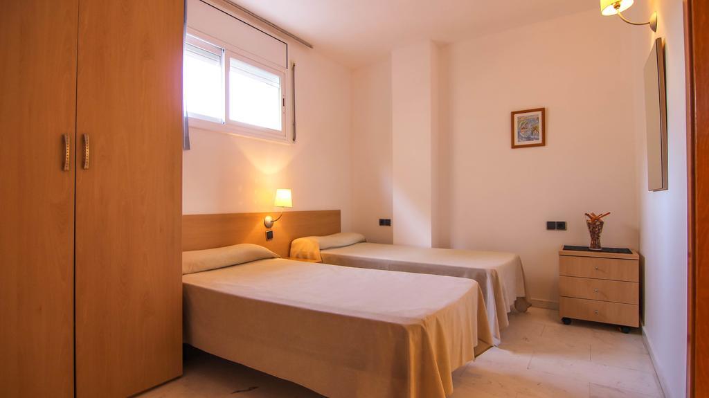 Apartamentos S'Abanell Central Park Blanes Oda fotoğraf